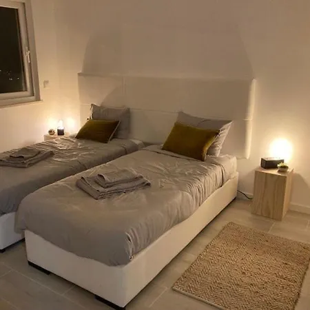 Queen - - Lourinha Villa Santa Barbara (Lisbon)