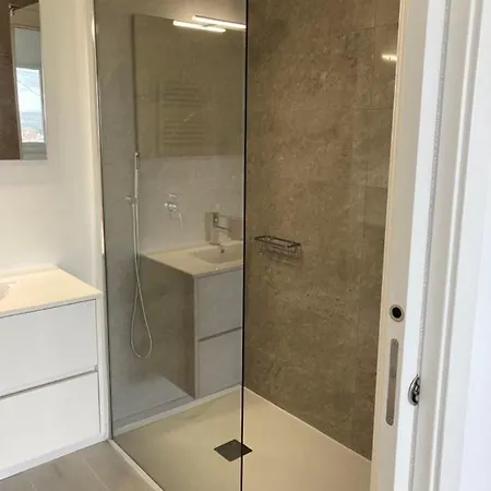 Queen - - Lourinha Santa Barbara (Lisbon)